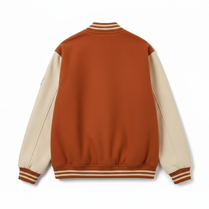 Chaqueta Varsity para Hombre Urban Syndicate, Color Marrón Beige, Parches Bordados con la Letra S, Estilo Preppy, Corte Regular para Otoño - Product Image 4