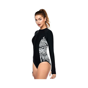 Haut de bain anti-UV tendance 2026 pour femme, manches longues, noir avec imprimé tribal blanc, en Spandex et Polyester, idéal pour le fitness et la natation - Product Image 3