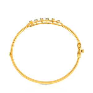 Brazalete de Diamantes en Forma de Círculo Lineal con Marco Delgado de Oro Amarillo y Diseño Moderno con Acento Vertical - Product Image 4