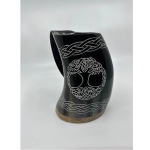 Chope en corne de Viking |   Mug en corne naturelle gravé sur mesure |   Mug en corne de buffle, cadeau médiéval et fantastique pour Noël - Product Image 1