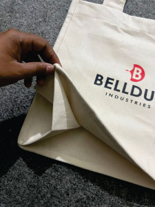 Sac fourre-tout en toile personnalisé Belldun Industries, 100% coton, écologique, imprimé par transfert thermique, logo personnalisé sur le devant, style décontracté, 220g - Product Image 3