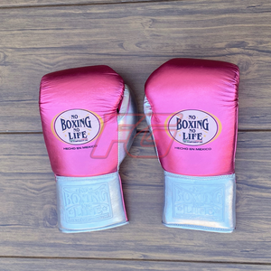 Gants de boxe personnalisés pour l'entraînement et le sparring |   Fermeture à lacets avec boucle auto-agrippante |   Construction en cuir |   Gants anti-humidité à doigts entiers - Product Image 6