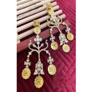 Magnifiques boucles d'oreilles en laiton plaqué or de qualité supérieure avec zircon, look élégant et tendance pour femmes et filles, collection mariage - Product Image 1