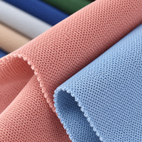Tissu en maille piqué polyester 8051 respirant et absorbant l'humidité, à tombé fluide et doux, idéal pour les polos de sport, les t-shirts et les uniformes