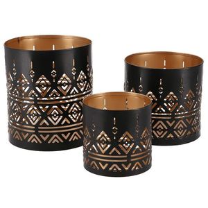 Portavelas decorativos de metal inspirados en un diseño minimalista que ofrece un brillo cálido, un estilo atemporal y una forma artística. - Product Image 3