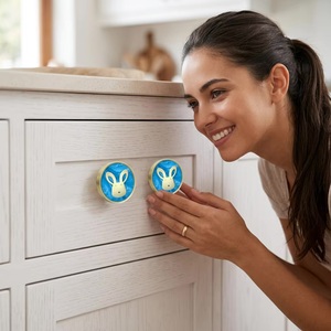 Pomo Redondo de Resina y Latón en Tono Dorado con Diseño de Conejo Azul, Ecológico, Multifuncional, con Forma Novedosa para Niños y Bebés - Product Image 4