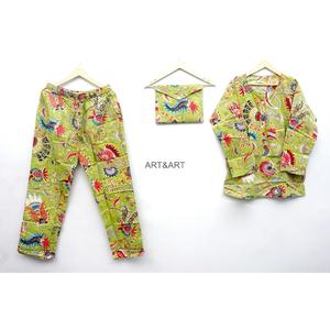 Conjunto de Pijamas Ecológicos con Estampado Floral, 100% Algodón Transpirable, Manga Larga, Cuello Redondo, Ropa de Dormir Informal para la Temporada de Verano - Product Image 1