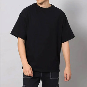 T-shirt décontracté noir à manches courtes et col rond pour homme, avec logo sérigraphié sur le devant, en jersey 100 % coton respirant, poids du tissu 220 g - Product Image 1