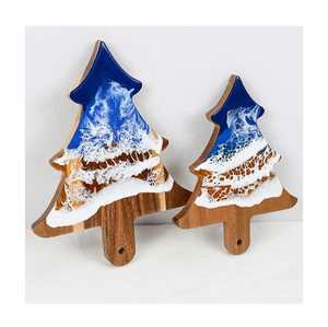 Tabla de servir única con forma de árbol de Navidad, de resina y madera, con ondas oceánicas de epoxi, tabla de charcutería de madera de acacia con temática navideña, regalo. - Product Image 1