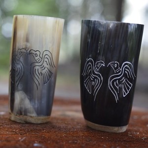 Mug à bière artisanal en corne de buffle avec bordure en laiton, de haute qualité, pour l'eau ou la bière. - Product Image 1