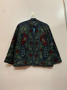 Veste en velours faite à la main, brodée Suzani, pour femme, motif paon, floral, bohème, ethnique, vintage, mode automne - Product Image 1
