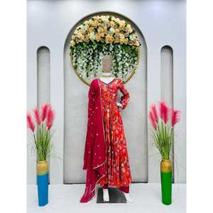 DISEÑADOR CHINON HILO DE SEDA CON TRABAJO DE SECUENCIA ALIA CUT VESTIDO INFERIOR CON DUPATTA ROJO - Product Image 1