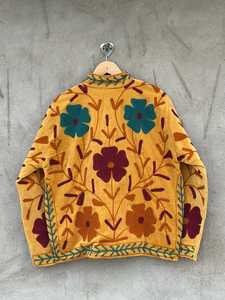 Veste courte bohème en velours brodée à la main, style Suzani, pour femme, art populaire ouzbek, idéale pour les festivals, cadeau pour elle - Product Image 3
