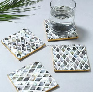 Ensemble de sous-verres élégants et luxueux en nacre, 4 tapis et tampons carrés écologiques pour la décoration de table. - Product Image 1