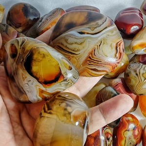 Piedra de Ágata Musgosa Roja Pulida Gigante para Masajes - Piedra Terapéutica del Tamaño de un Puño, Ágata Natural Lisa y Redonda, Color Original AAA - Product Image 3