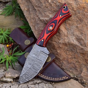 Cuchillo de Acero de Damasco Hecho a Mano, Hoja Fija, para Uso General/Camping, 8.5 Pulgadas, con Mango de Madera y Funda de Cuero - Product Image 1