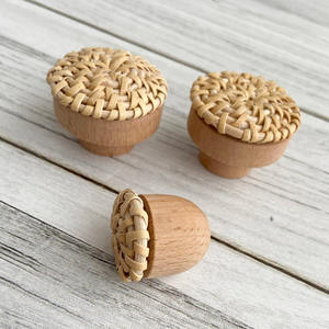 Poignées de meuble en rotin bohème, faites à la main, naturelles, pour commodes et portes - Product Image 1