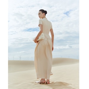 เดรสลำลองสไตล์โมเดิร์นมาใหม่ LORIA SHIRT-COLLAR MIDI DRESS สีทราย ผ้าแจ็คการ์ด 61% เรยอน 39% คอตตอน เสื้อผ้าเดรสผู้หญิง - Product Image 3