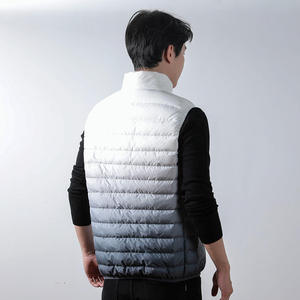 เสื้อกั๊กสปอร์ตบุขนเป็ดสำหรับผู้ชาย มีซิปและคอตั้ง น้ำหนักเบา สีขาวไล่เฉด สำหรับใส่ในฤดูหนาว แบบไม่มีแขน - Product Image 2
