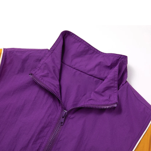 Chaqueta Cortavientos con Capucha Omega Morada y Dorada, Tallas Grandes, Estampada, con Cremallera Completa, Resistente a la Intemperie, Puños Elásticos, Bolsillos con Ribete y Cuello Alto - Product Image 3