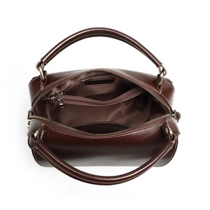 กระเป๋าถือสะพายไหล่หนังแท้ขนาดเล็กสำหรับผู้หญิง ดีไซน์เรียบหรู วินเทจ แฟชั่น ทันสมัย ใช้งานได้หลากหลาย พร้อมสายสะพายข้างและสายคล้องมือ - Product Image 5