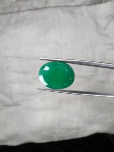 Émeraude verte Sakota de 4,80 carats, provenant de terres rares, pièce maîtresse pour bague de luxe - Product Image 3