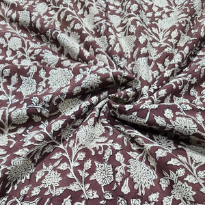 Tela de Algodón Estampada a Mano con Diseño Floral en Color Marrón y Blanco |   Material para Enredadera Mughal - Product Image 1