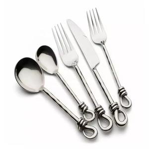 Ensemble de couverts élégants en acier inoxydable argenté avec manche vert élégant, parfait pour la salle à manger, la cuisine et les mariages, provenant d'Inde - Product Image 4