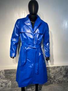 Manteau long en cuir PU pour femme, style vintage, respirant, écologique, séchage rapide, double boutonnage, avec ceinture – Vente en gros - Product Image 2