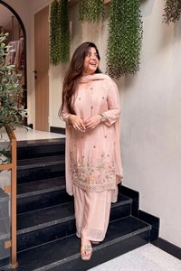 Conjunto de Kurti y Pantalón para Mujer, Bordado, Tela Romana, Secado Rápido, Largo hasta la Rodilla, Corte Regular, Color Rosa Brillante, Estilo Étnico Tradicional para Fiesta - Product Image 5