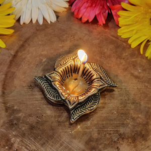 Lampe à huile en laiton pour Diwali, Pooja Diya, lumière de prière hindoue traditionnelle, lampe à huile décorative en laiton pour le festival Diwali, Pooja, temple domestique - Product Image 2