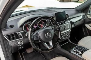 Mercedes-Benz GLS 550 V8 biturbo, transmission intégrale, modèle <span class=keywords><strong>2019</strong></span>, d'occasion haut de gamme - Product Image 2