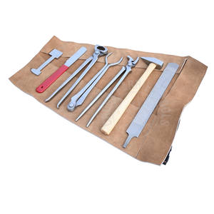 Kit de Herrador Reforzado en Estuche con Pinzas para Llamaradas, Martillo de Herrador, Alicates Curvos para Clavos, Lima de Acabado y Cortador de Acabado - Product Image 1