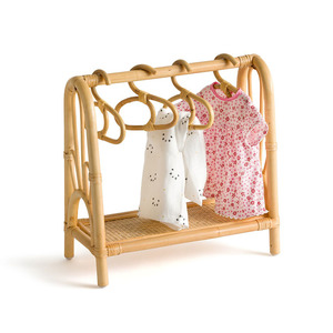 Barra de ratán para colgar vestidos y faldas de muñecas, soporte de madera natural de alta calidad para ropa de muñecas. - Product Image 2