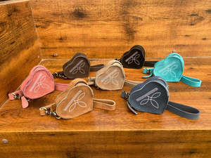 Monedero de pulsera en forma de corazón de cuero de gamuza de alta calidad para mujer, billetera pequeña de cuero genuino de estilo a la moda - Product Image 4