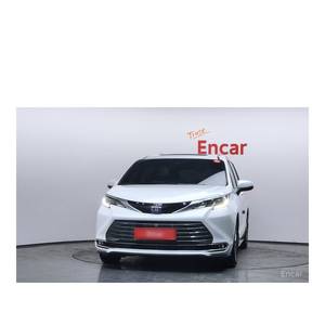 Toyota Sienna 2.5 Híbrida AWD de julio de 2023 con Asientos de Cuero y Cámara Trasera, 27,963 km, Volante a la Izquierda - Product Image 3