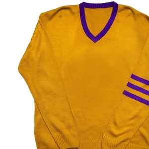 Pull tricoté personnalisé pour homme, col en V, couleur or vieilli et parpal, avec bordure et rayures sur les manches, pour l'automne - Product Image 5