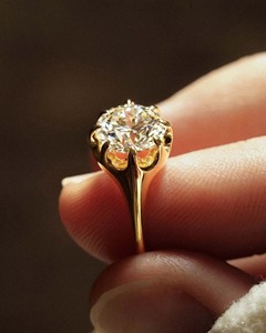 แหวนเพชรทรงกลม 2.5 กะรัต เพชรเลี้ยงในห้องปฏิบัติการ ทองคำขาว 14K แหวนหมั้น 8 กรงเล็บ ดีไซน์เครื่องประดับสุดคลาสสิก สวยหรู - Product Image 2
