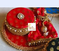 Ensemble combiné spécialement conçu, boîte traditionnelle en acier inoxydable avec tissu imprimé, boîte à ganesha laddoo, pour cadeau de mariage