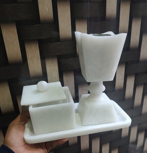 Quemador de incienso de resina de diseño con caja y bandeja, set de incienso de resina para el hogar, perfecto para regalos de Ramadán y Eid, estilo árabe. - Product Image 1