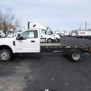 Tracteur routier diesel 6x4 haute puissance à 10 roues pour le transport de marchandises lourdes industrielles et la logistique - Product Image 1