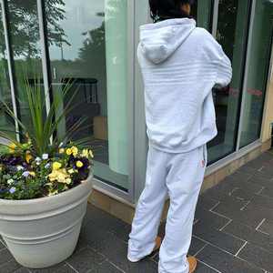 ชุดวอร์มแฟชั่นผู้ชายขายดีรุ่นล่าสุดสำหรับใส่ลำลอง ขายส่ง รับสกรีนโลโก้ ชุดวอร์มผู้ชายแบบสวมหัวพร้อมป้ายแบรนด์ส่วนตัว - Product Image 3