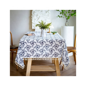 Nappe brodée de fleurs bleues tissée 100% coton certifié GOTS 70x120 pouces Tissu doux améliore l'expérience culinaire Élégant - Product Image 3