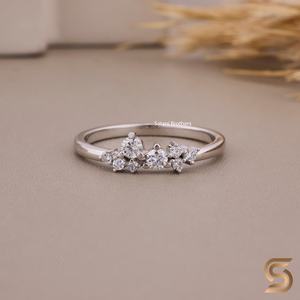 Elegante Anillo de Diamantes Cultivados en Laboratorio con Corte Redondo, Diamantes EF VS, Diseño Minimalista, Perfecto para Bodas - Product Image 1