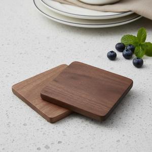 Juego de 4 Posavasos Redondos de Madera con Marco de Bambú, Ecológicos, Antideslizantes, para Bebidas - Product Image 3