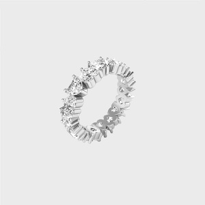 Bague éternité sertie de pierres en forme de cœur 4.80CTW - Product Image 5