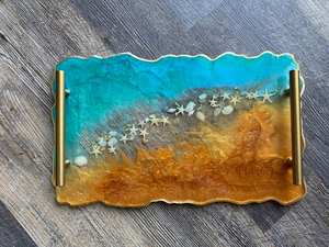 Elegante Bandeja de Resina para Servir con Diseño Oceánico, Escamas Doradas de Estrella de Mar y Asas Doradas, Hecha y Pintada a Mano, Tamaño Personalizable - Product Image 5