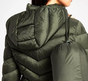 Blouson matelassé moderne pour femme, style décontracté et outdoor, coupe ajustée, design uni, chaud et élégant. - Product Image 5