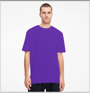 Camiseta de Manga Corta con Cuello Redondo para Hombre, Color Morado, Corte Regular, Color Sólido, Informal, de Algodón Jersey - Product Image 1