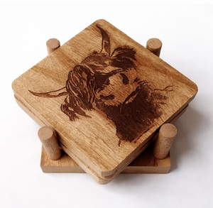 Juego de Posavasos Cuadrados de Madera con Diseño de Dragón, Hechos a Mano, Antideslizantes, 10 cm de Diámetro, Uttar Pradesh - Product Image 1